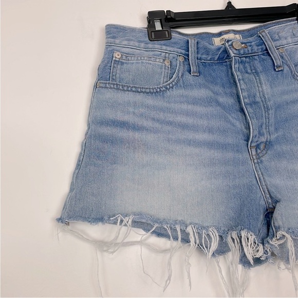Madewell Relaxed Fit Hi Rise Denim Shorts. Destroyed Hem. Buttonfly. Size 30. - Picture 3 of 12